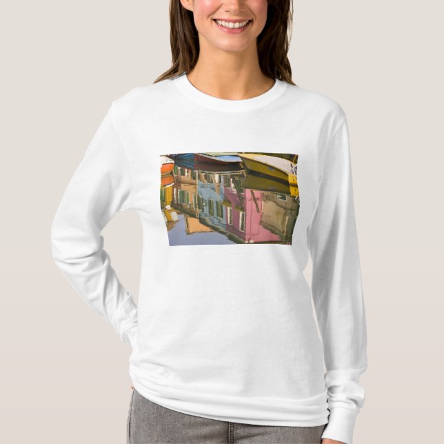 Camiseta Italia, Burano. Barcos en un canal con (Anverso)