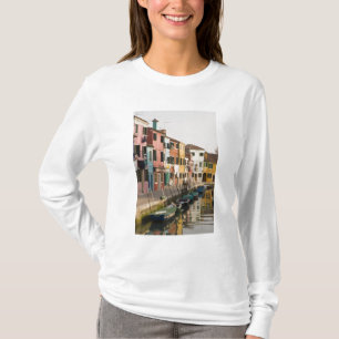 Camiseta Italia, Burano. Casas coloridas alineadas