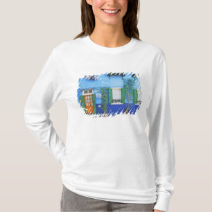 Camiseta Italia, Burano. Una casa colorida en Burano cerca