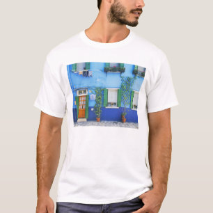 Camiseta Italia, Burano. Una casa colorida en Burano cerca 