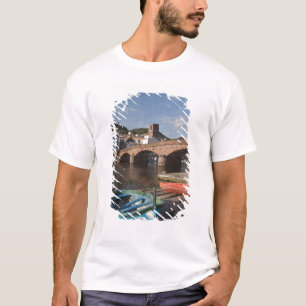 Camiseta Italia, Cerdeña, Bosa. Vista de la ciudad a lo la