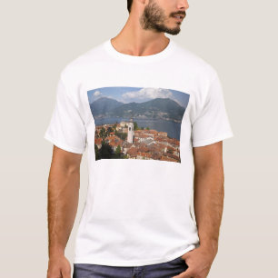 Camiseta Italia, provincia de Como, Menaggio. Vista de la c