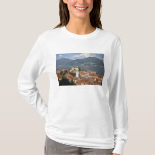 Camiseta Italia, provincia de Como, Menaggio. Vista de la c