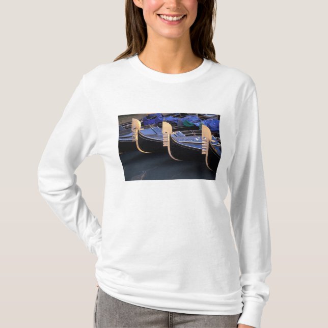 Camiseta Italia, Veneto, Venecia. Fila de góndolas. (Anverso)