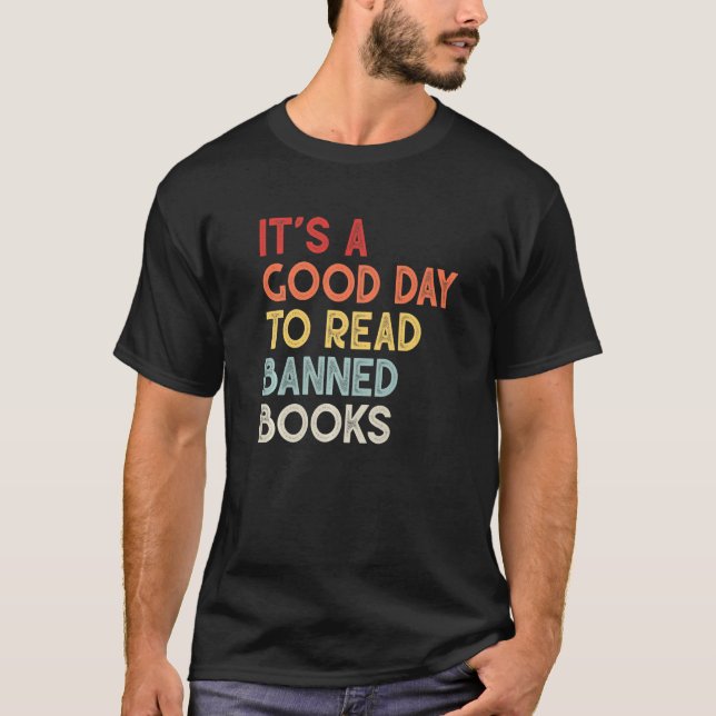 Camiseta It's A Good Day To Read Banned Books Bookworm (Anverso)