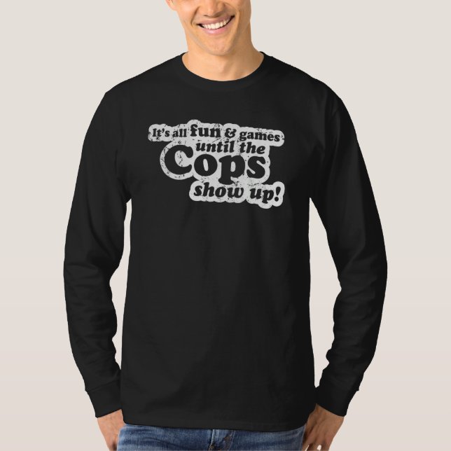 Camiseta It's All Fun And Games Until The Cops Show Up  Mem (Anverso)