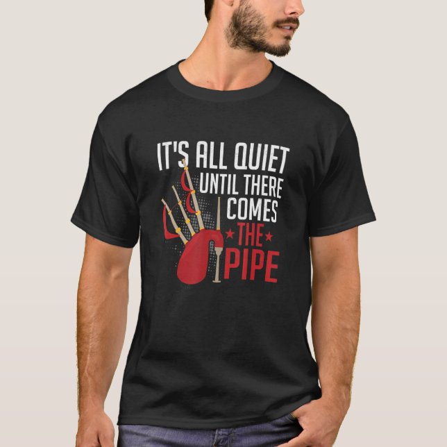 Camiseta It's All Quite Until There Comes The Pipe Bagpipin (Anverso)