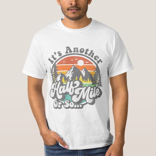 Camiseta Its Another Half Mile Or So Funny Camping Hiking C (Anverso)