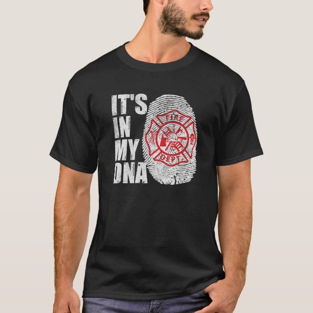 Camiseta Its In My DNA Fireman Firefighters Fire Fighter (Anverso)