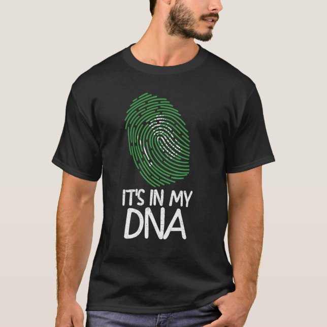 Camiseta It's In My DNA  Proud Saudi Flag Fingerprint (Anverso)