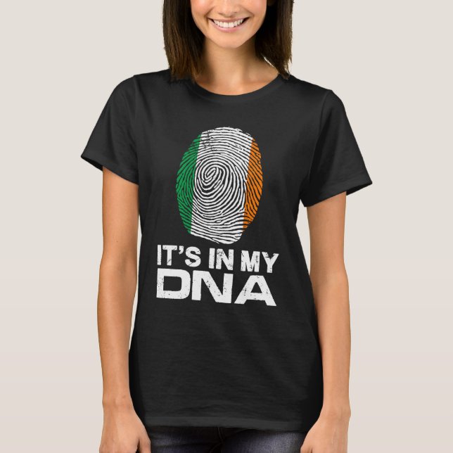 Camiseta IT'S MY DNA IN Flag National Pride Fingerprint Ire (Anverso)