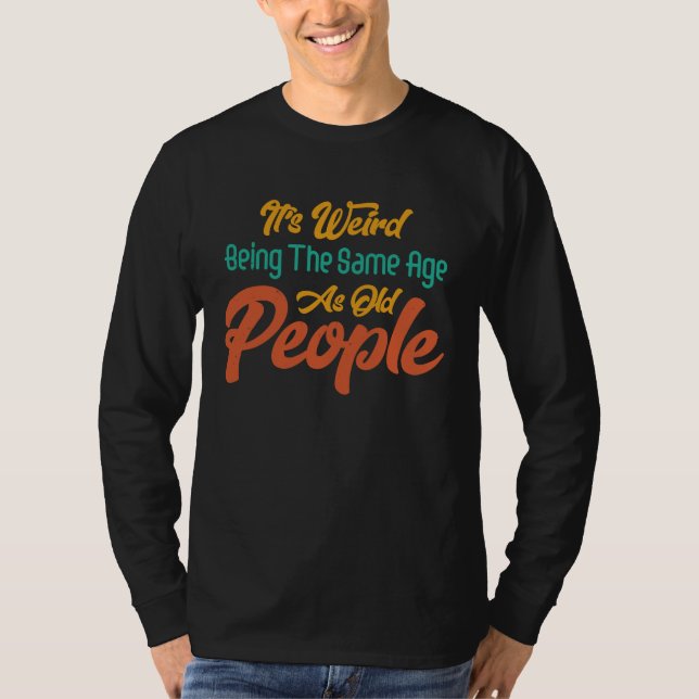 Camiseta It's Weird Being The Same Age As Old People Retro  (Anverso)