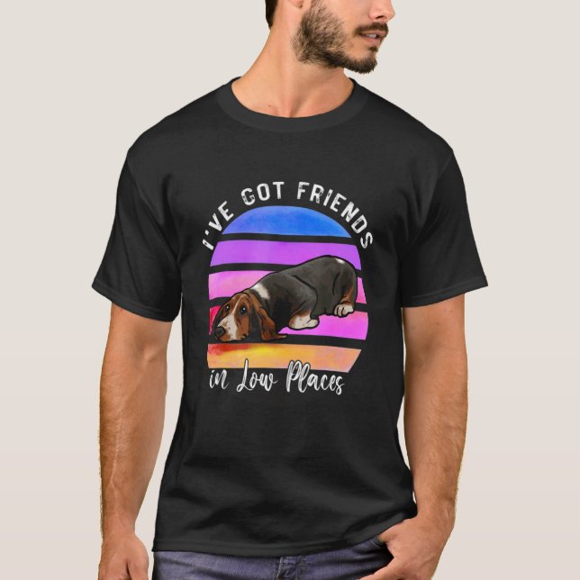Camiseta I've Got Friends In Low Places Basset Hound Dog (Anverso)