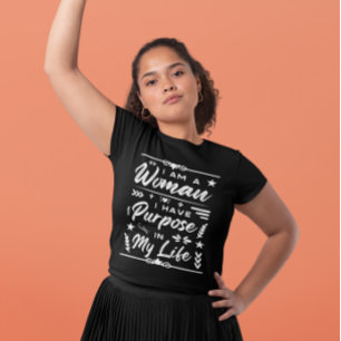 Camiseta IWD Soy Una Mujer Que Tengo Propósito En Mi Vida