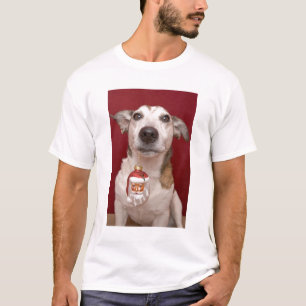 Camiseta Jack Russell Terrier que sostiene el ornamento del
