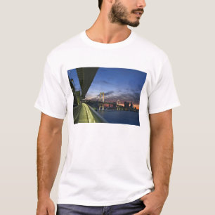 Camiseta Japón. Tokio. Puente Arcoíris en la Bahía de Tokio
