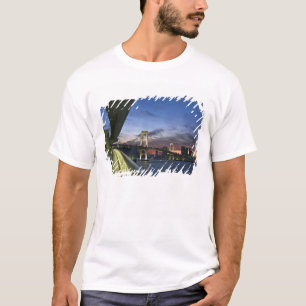 Camiseta Japón. Tokio. Puente Rainbow en la bahía de Toki