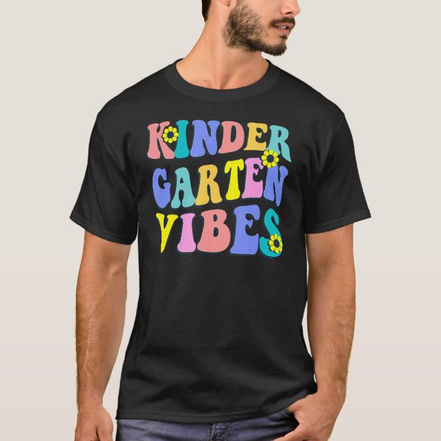 Camiseta Jardín de niños vibra a estudiantes de primer día  (Anverso)
