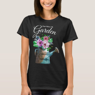 Camiseta Jardinería 4\Encuéntrame En El Jardín Regando Flor