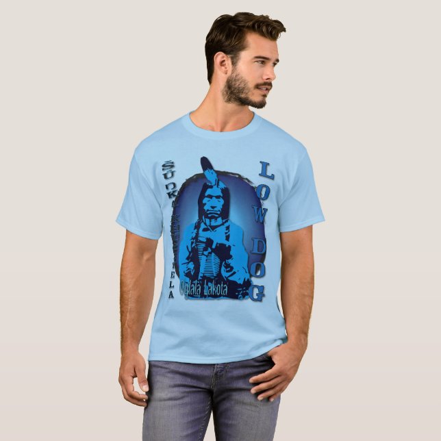 Camiseta Jefe bajo de Oglala del perro (Anverso completo)