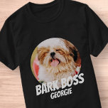 Camiseta Jefe de corteza Mascota de perro foto moderna Guay<br><div class="desc">El diseño es sencillo con un simple fondo de color y una tipografía sans serif para un aspecto de superhéroe.</div>