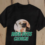 Camiseta Jefe de la corteza Mascota de perro Foto moderna d<br><div class="desc">El diseño es sencillo con un simple fondo de color y una tipografía sans serif para un aspecto de superhéroe.</div>
