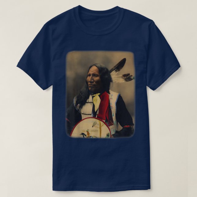 Camiseta Jefe de Oglala Siou Lakota golpea con nativos de l (Diseño del anverso)