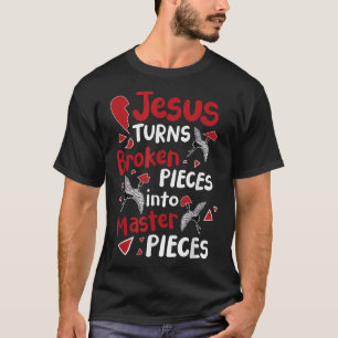 Camiseta Jesús convierte piezas rotas en obras maestras