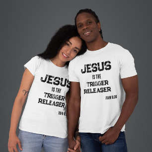 Camiseta Jesús es la Escritura de Fe que Libera el Disparad