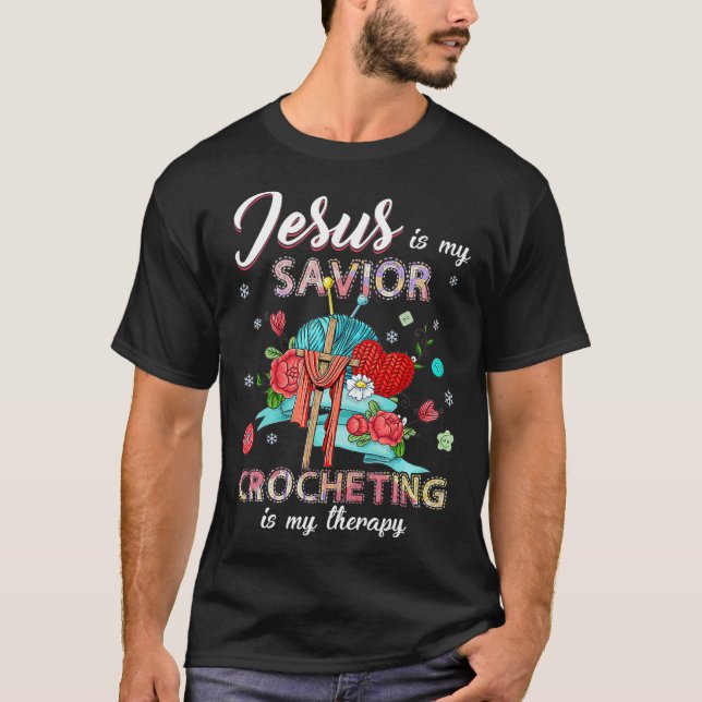 Camiseta Jesús es mi salvador crocheting es mi terapia (Anverso)