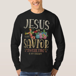 Camiseta Jesús es mi salvador crocheting es mi terapia para