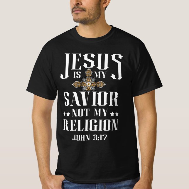 Camiseta Jesús Es Mi Salvador, No Mi Religión Cristiano. (Anverso)