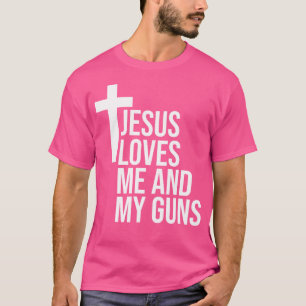 Camiseta Jesús Me Ama Y Mis Pistolas