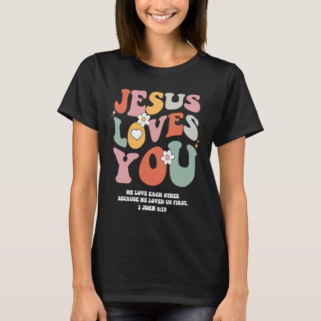 Camiseta Jesús Te Ama La Biblia Cristiana Verse Retro Groov (Anverso)
