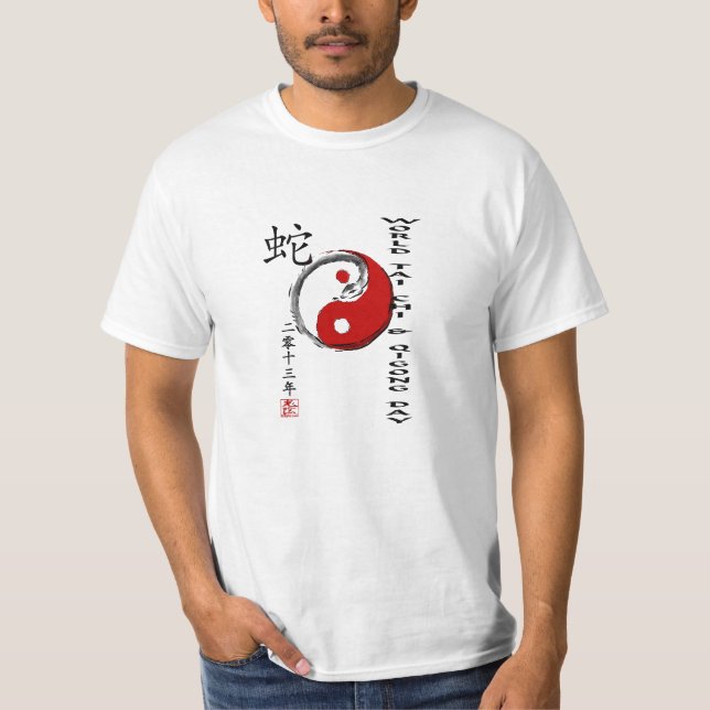 Camiseta Ji del Tai del mundo y día 2013 de Qigong (Anverso)