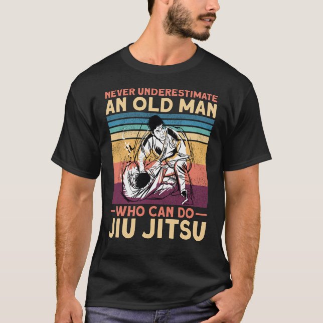 Camiseta Jiu Jitsu Bjj Nunca Subestima A Un Viejo Que (Anverso)