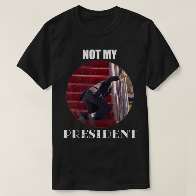 Camiseta Joe Biden cae escaleras abajo No es mi presidente (Diseño del anverso)