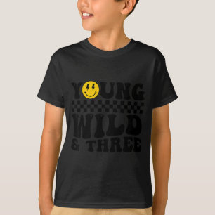 Camiseta Joven Salvaje Y Tres Retro Groovy De 3 Años De Eda