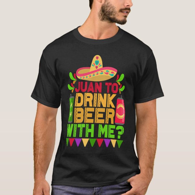 Camiseta Juan para beber cerveza conmigo mexicano Cinco de  (Anverso)