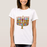 Camiseta Judaica Feliz Hanukkah Dreidel Menorah<br><div class="desc">Está viendo la colección Lee Hiller Designs of Home and Office Decor, Apparel, Gifts and Collectibles. Los diseños incluyen la fotografía Lee Hiller y la colección de arte digital de medios mixtos. Puedes ver su fotografía de la naturaleza en http://HikeOurPlanet.com/ y seguir su blog de caminatas dentro del Parque Nacional...</div>