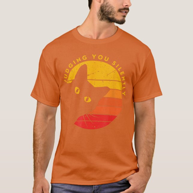 Camiseta Judging You Silently Funny Sarcastic Cat Kitten Pu (Anverso)