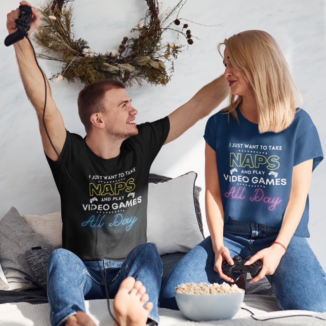 Camiseta Juega a los videojuegos y Nap All Day White Blue Y ("I just want to take naps and play video games all day" funny t-shirt of gamer couple.)