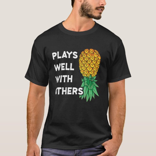 Camiseta Juega Bien Con Otras Personas De Piña Al Abajo (Anverso)