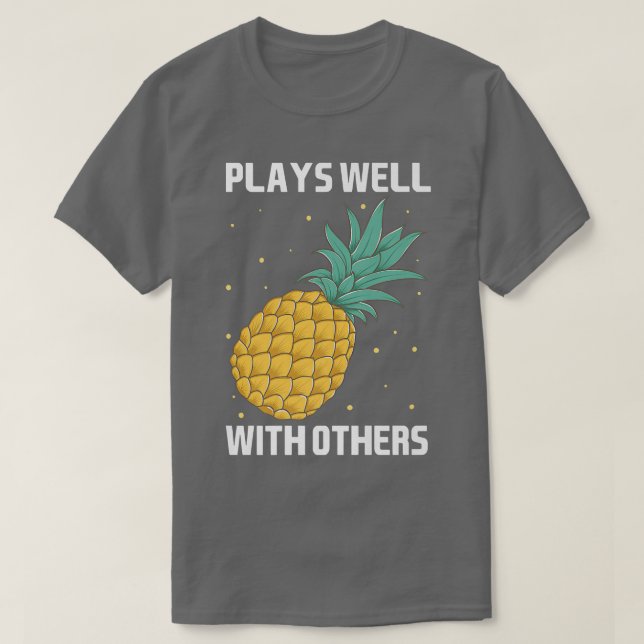 Camiseta Juega Bien Con Otros Fruta De Diseño De Tee De Piñ (Diseño del anverso)