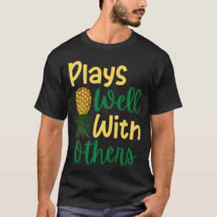 Camiseta Juega Bien Con Otros Pineapple Al Abajo