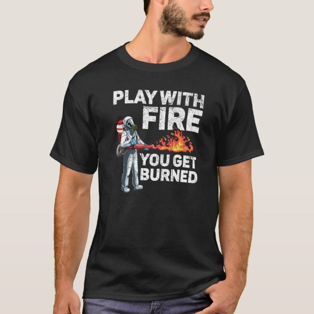 Camiseta Juega Con Fuego Te Queman Fuego De Flametrower Nos (Anverso)