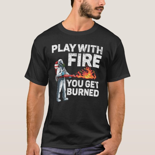 Camiseta Juega Con Fuego Te Queman Fuego De Flametrower Nos (Anverso)