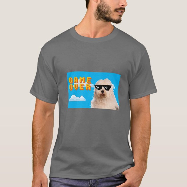 Camiseta Juego de 8 bits sobre el viejo perro pastor inglés (Anverso)