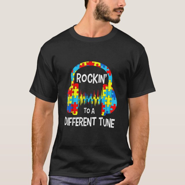 Camiseta Juego De Autismo Rocando A Una Tune Diferente Para (Anverso)