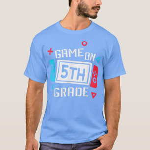 Camiseta Juego En El Videojuego De 5º Grado De Los Niños De